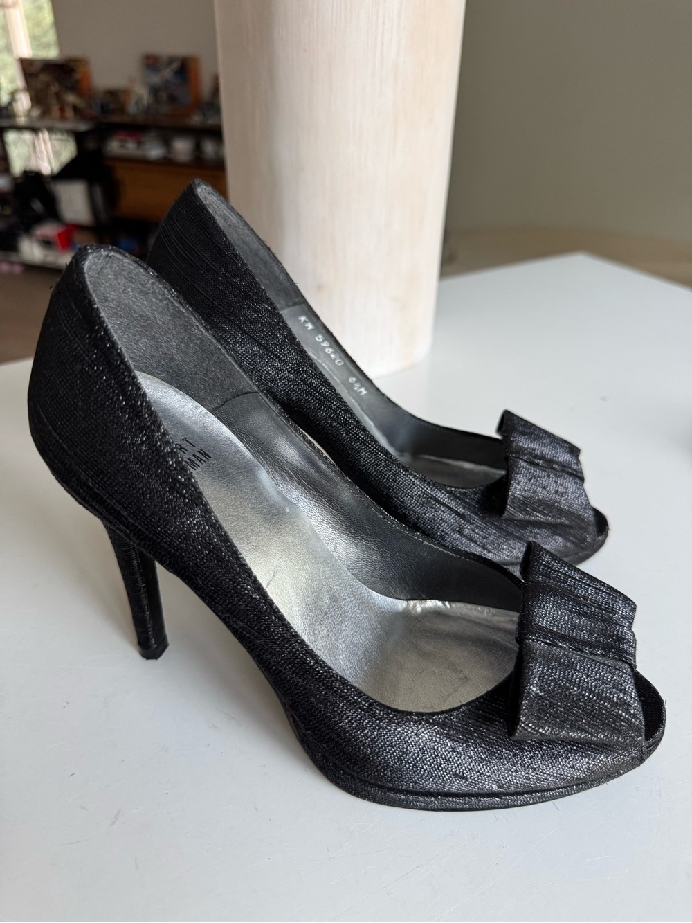 Stuart Weitzman Peep Toe Bow Heels – Women’s US 6.5M